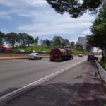 El proyecto de ampliación a cuatro carriles en 2026 de la carretera México–Puebla enfrenta obstáculos por la invasión del derecho de vía. FOTO: La Jornada de Oriente.