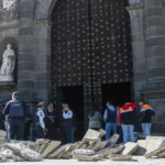Gobierno de la Ciudad coordina esfuerzos entre SSC, INAH, Gobierno estatal y más instituciones para la atención correcta tras el incendio en la Catedral. FOTO: Heraldo de Puebla.