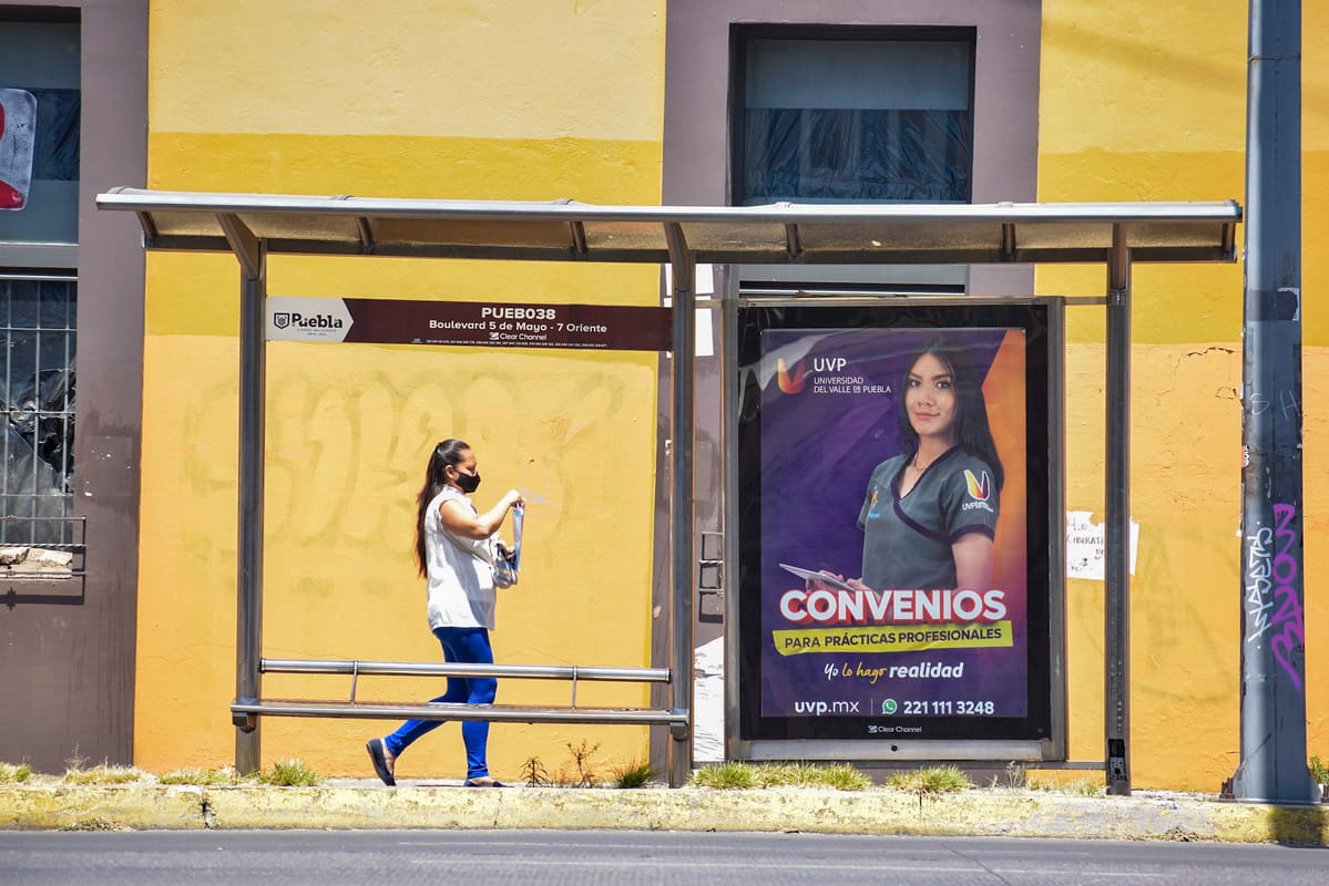 Ante el freno del Congreso a la concesión de paraderos, el Ayuntamiento de Puebla rehabilitaría con recursos propios las más de 400 paradas del transporte público. FOTO: Almanaque.