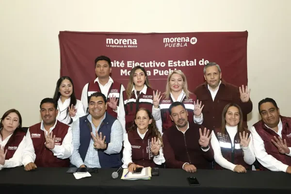 Morena Puebla evaluará a alcaldes y legisladores el 17 de enero para revisar su cumplimiento del decálogo de austeridad y presentar informes de desempeño. FOTO: Puebla Online.