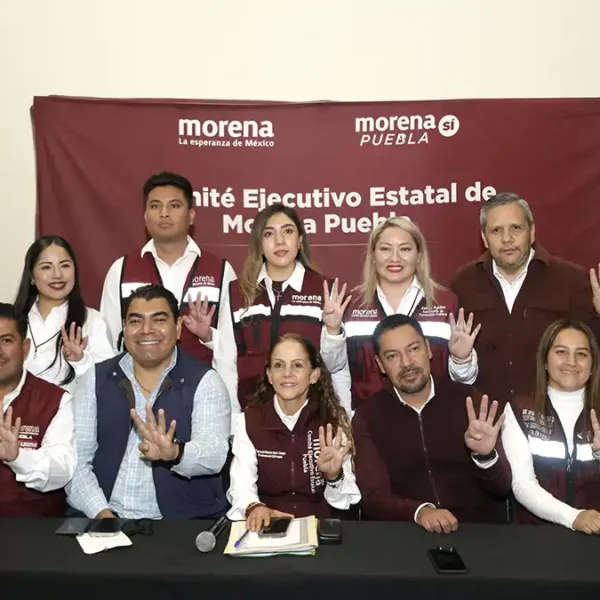 Morena Puebla evaluará a alcaldes y legisladores el 17 de enero para revisar su cumplimiento del decálogo de austeridad y presentar informes de desempeño. FOTO: Puebla Online.
