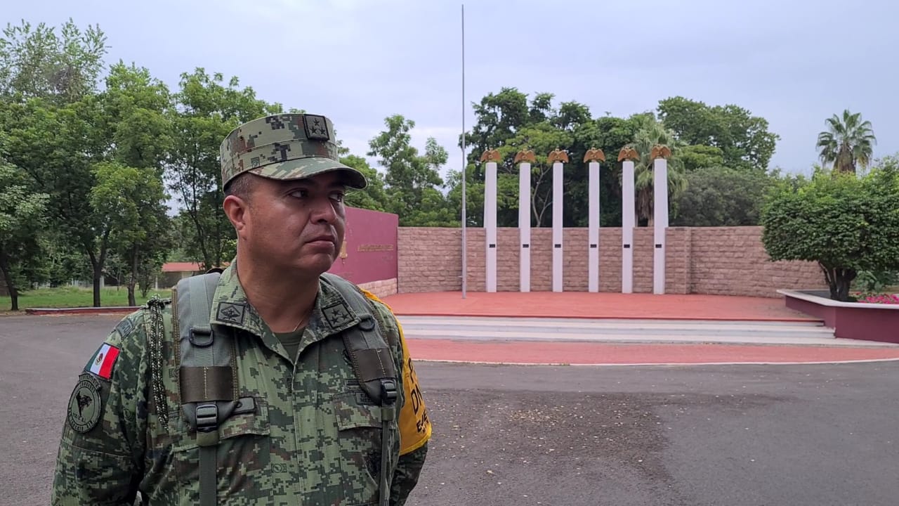 Un ataque de 4 hombres dirigido al Coronel Alejandro Bravo en Culiacán resultó en cuatro heridos y su aprehensión; el coronel resultó ileso.