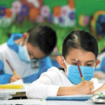 Escuelas de Puebla retoman medidas sanitarias como cubrebocas y desinfección de espacios ante casos de sarampión. FOTO: La Expresión.