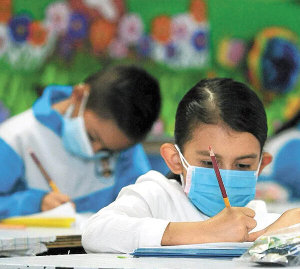 Escuelas de Puebla retoman medidas sanitarias como cubrebocas y desinfección de espacios ante casos de sarampión. FOTO: La Expresión.