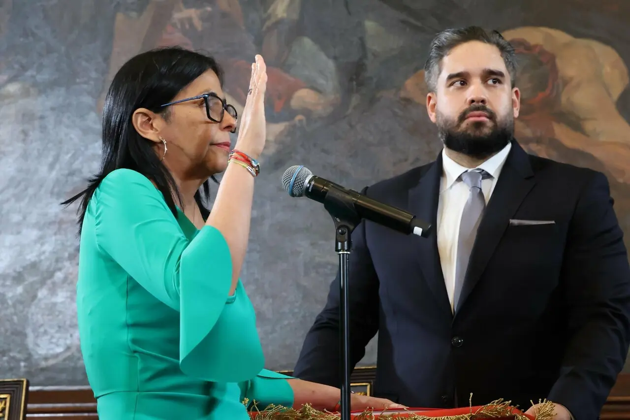 Venezuela tiene a su primer presidenta con la llegada de Delcy Rodríguez y su juramento ante el Tribunal Supremo de Justicia .