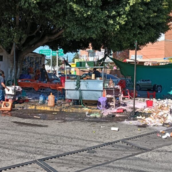 Explosión de un tanque de gas en un puesto de comida dejó 14 personas lesionadas, en la Unidad Habitacional Agua Santa. FOTO: Milenio.