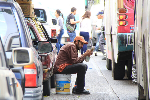 El Ayuntamiento de Puebla cerró la puerta a regular a los franeleros; hay cuatro denuncias y tres carpetas de investigación por agresiones. FOTO: Al Diálogo.