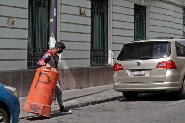 Puebla reforzará operativos contra franeleros tras la agresión a reporteros de Imagen TV en el Centro Histórico. FOTO: Agencia Enfoque.