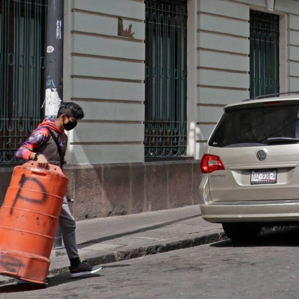 Puebla reforzará operativos contra franeleros tras la agresión a reporteros de Imagen TV en el Centro Histórico. FOTO: Agencia Enfoque.