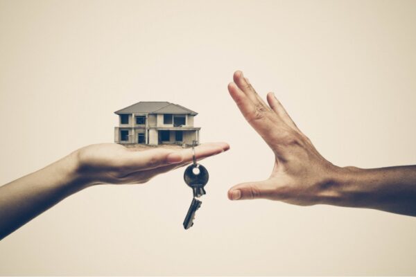 Anuncios falsos han convertido a los fraudes inmobiliarios en una de las principales amenazas para el patrimonio de las familias poblanas. FOTO: ¡Stock.