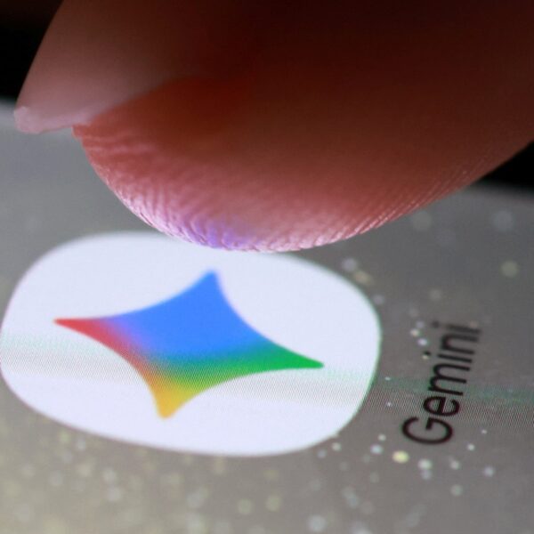 Apple se fusiona con Google y su IA: Gemini, para potenciar el sistema inteligente de ¡Phone. FOTO: Reuters.