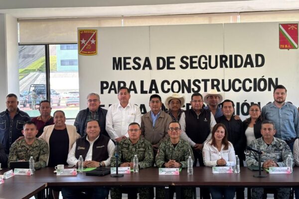 Instituciones de los 3 órdenes de gobierno se reunieron para atender temas de seguridad en la Sierra Norte de Puebla. FOTO: Gobierno de Puebla.