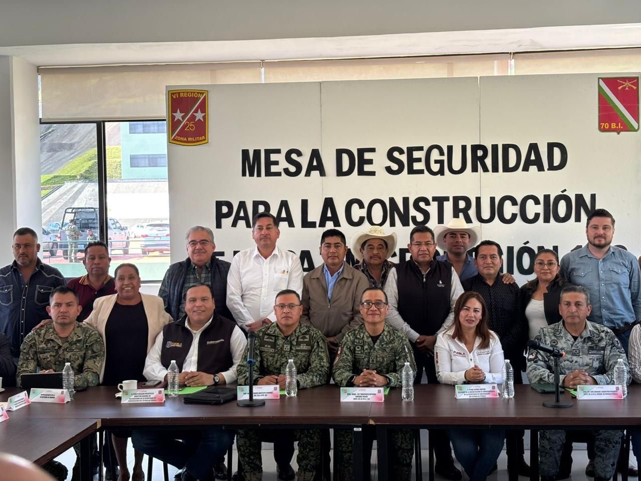 Instituciones de los 3 órdenes de gobierno se reunieron para atender temas de seguridad en la Sierra Norte de Puebla. FOTO: Gobierno de Puebla.
