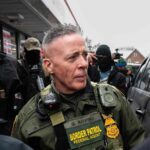 Tras la ejecución de Alex Pretti y las continuas manifestaciones en Minneapolis, CNN reportó que Greg Bovino y agentes de ICE abandonarán la ciudad por orden directa. FOTO: RTVE.es