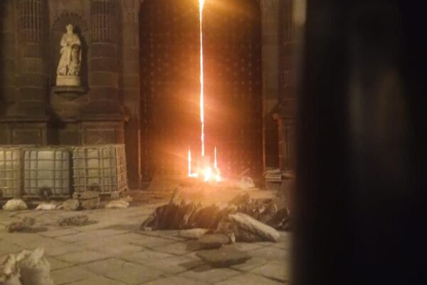 Arquidiócesis de Puebla confirmó el incendio provocado en la Catedral. FOTO: Gobierno de Puebla.