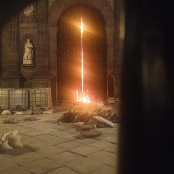 Arquidiócesis de Puebla confirmó el incendio provocado en la Catedral. FOTO: Gobierno de Puebla.