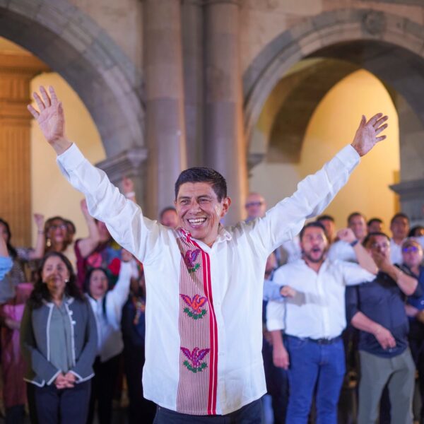 Con 59% de apoyo del 32% de la lista nominal que votó, Salomón Jara se mantendrá como gobernador de Oaxaca tras el sometimiento a la revocación de mandato. FOTO: FB Salomón Jara.