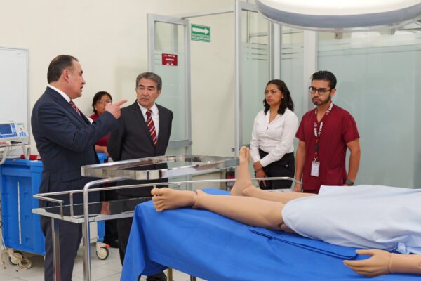 Jesús Huerta deja la dirección de la USEP para llegar a subdirección general médica del ISSSTEP. FOTO: Gobierno de Puebla.