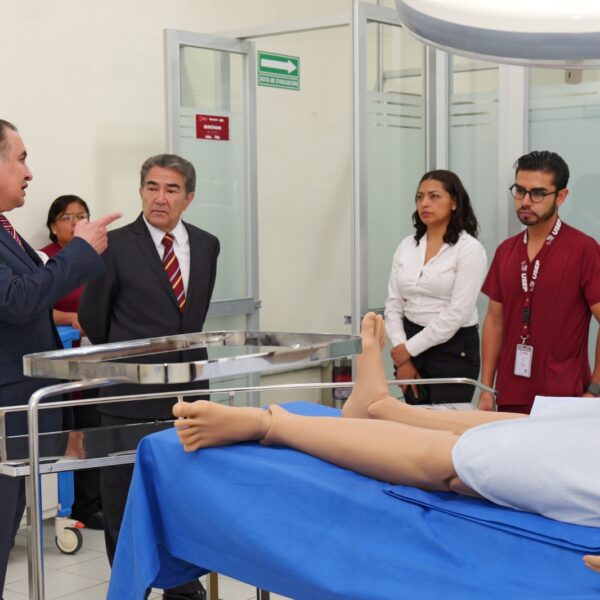 Jesús Huerta deja la dirección de la USEP para llegar a subdirección general médica del ISSSTEP. FOTO: Gobierno de Puebla.