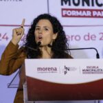 Luisa Alcalde confirmó que Morena permitirá la reelección de cargos ejecutivos y legislativos rumbo a las elecciones intermedias de 2027. FOTO: Fb @LuisaMariaAlcalde.