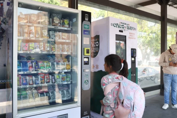 El gobierno de Puebla planea ampliar la instalación de kioscos y máquinas expendedoras “Puebla Cinco de Mayo” en estaciones del RUTA y edificios públicos. FOTO: EsImagen.