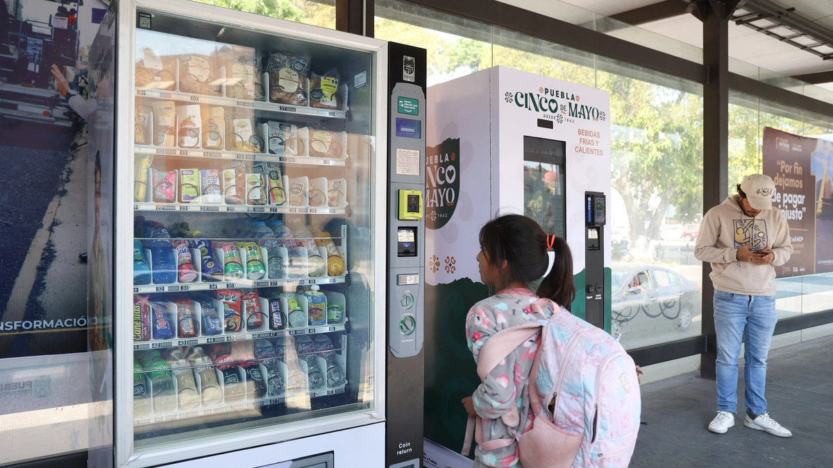 El gobierno de Puebla planea ampliar la instalación de kioscos y máquinas expendedoras “Puebla Cinco de Mayo” en estaciones del RUTA y edificios públicos. FOTO: EsImagen.