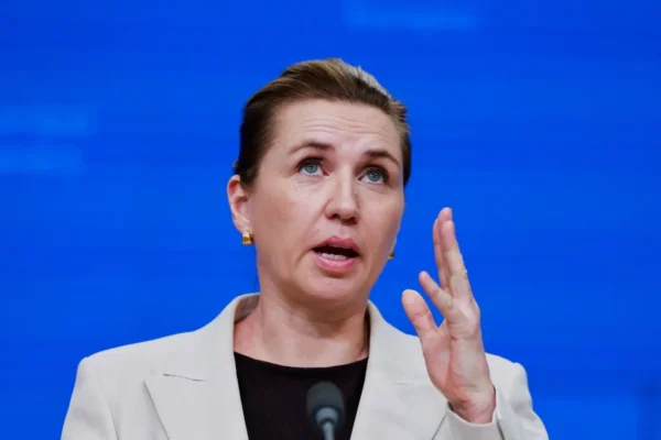 Las amenazas de Trump sobre Groenlandia provocaron una reacción directa del gobierno danés que advirtió que un ataque entre aliados pondría en riesgo a toda la OTAN. FOTO: Reuters.