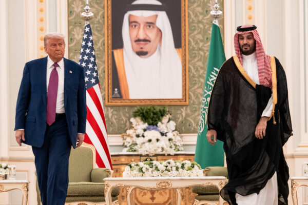 El príncipe saudí junto a Qatar y Omán han mandado una advertencia a Trump para no atacar Irán. FOTO: The New York Times.