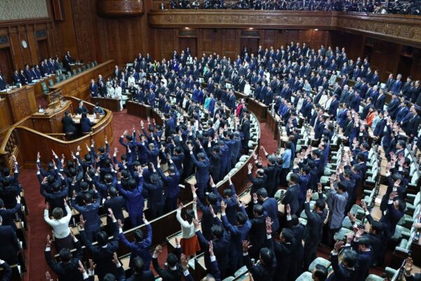 Sanae Takaichi toma su primera imposición tras la disolución de la Cámara de Representantes para celebrar elecciones anticipadas para el 8 de febrero. FOTO: Kyodo,