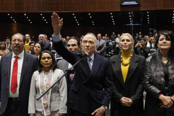 Alejandro Gertz Manero rindió protesta como embajador de México en el Reino Unido, tras ser ratificado por el Congreso. FOTO: El Informador.