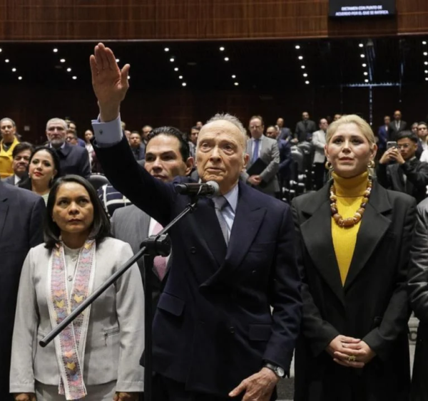Alejandro Gertz Manero rindió protesta como embajador de México en el Reino Unido, tras ser ratificado por el Congreso. FOTO: El Informador.