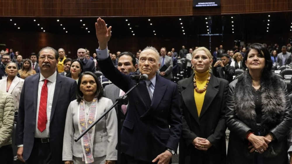 Alejandro Gertz Manero rindió protesta como embajador de México en el Reino Unido, tras ser ratificado por el Congreso. FOTO: El Informador.
