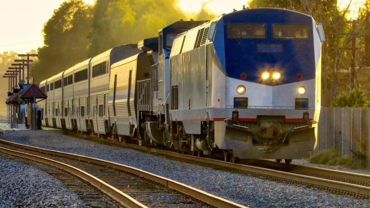 Sheinbaum mantiene en revisión el tren México-Puebla-Veracruz; no iniciará en 2026