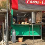 El uso de tanques de gas en puestos ambulantes persiste, pese a los riesgos que quedaron expuestos tras la explosión en Agua Santa. FOTO: El Sol de Puebla.