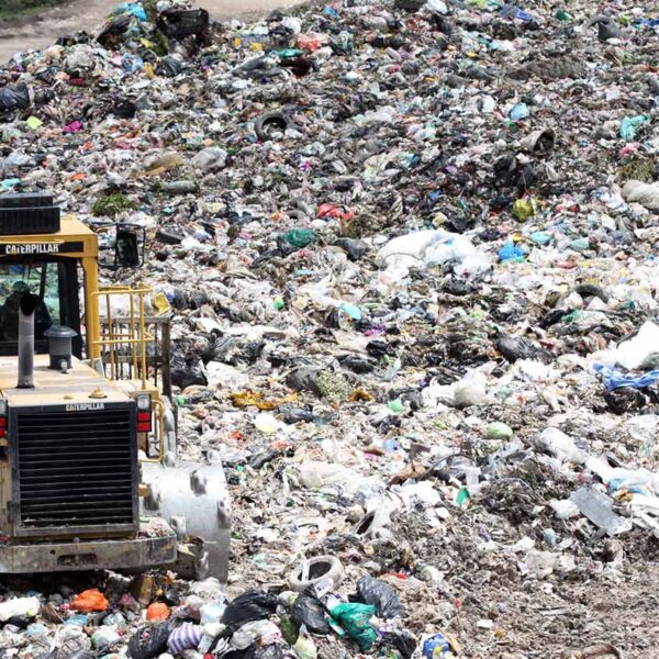 Puebla enfrenta más de 60 tiraderos clandestinos frente a solo 11 rellenos sanitarios regulados. FOTO: Reto Diario.