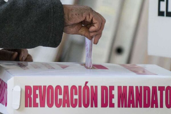 Sheinbaum aseguró que cada estado es libre de realizar la revocación de mandato. Puebla figura entre los 16 estados sin marco legal para su aplicación. FOTO: Diario Marca.