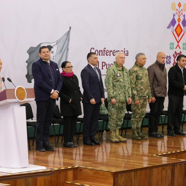 Tras la emergencia por lluvias en la Sierra Norte, el gobierno federal anunció la reubicación de más de 2 mil viviendas y obras en infraestructura carretera, hidráulica y sanitaria. FOTO: FB Alejandro Armenta.