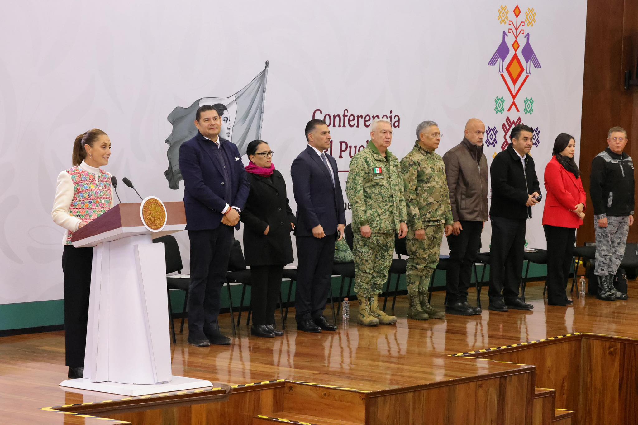 Tras la emergencia por lluvias en la Sierra Norte, el gobierno federal anunció la reubicación de más de 2 mil viviendas y obras en infraestructura carretera, hidráulica y sanitaria. FOTO: FB Alejandro Armenta.