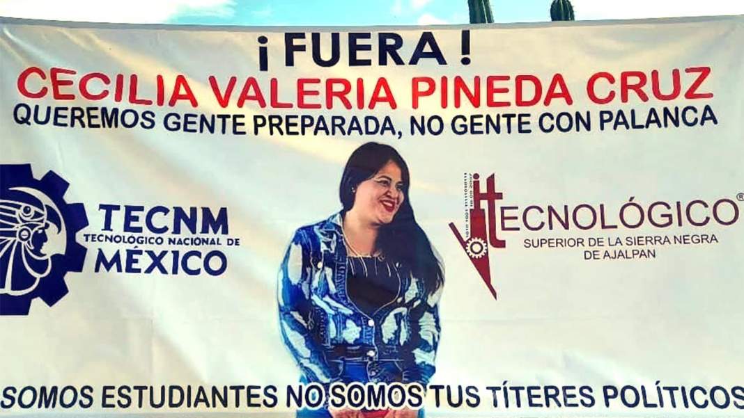 Tras un conflicto desde octubre, la directora del Tecnológico de la Sierra Negra de Ajalpan, Cecilia Pineda Cruz, presentó su renuncia al cargo. FOTO: La Jornada de Oriente.