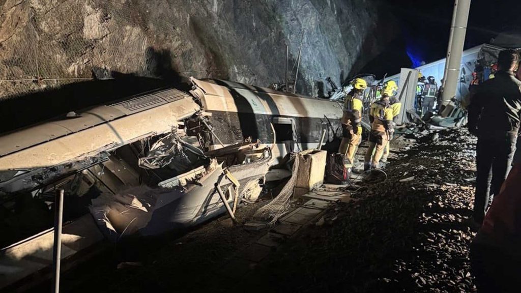 Descarrilamiento sacude a España: 21 muertos en tren de alta velocidad