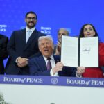 Donald Trump invitó a México a integrarse a su Consejo de Paz; el gobierno de Claudia Sheinbaum analiza la propuesta y dará respuesta en los próximos días. FOTO: DW.