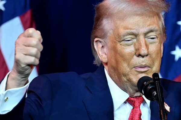 Trump descarta elecciones en Venezuela en 30 días y afirma asumir el control de la transición: “Yo estoy al mando”.