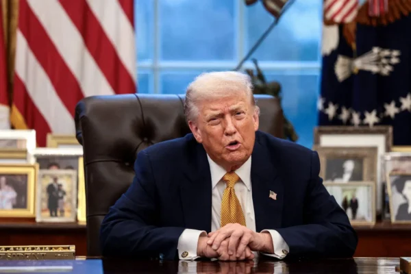 Trump prepara aranceles del 10% a a los ocho países europeos que enviaron tropas a Groenlandia. Foto: Reuters.