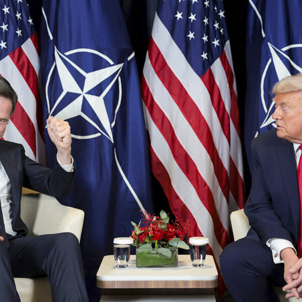 Trump anunció el freno a la amenaza del 10% de aranceles sobre países europeos tras pactos sobre Groenlandia. FOTO: Reuters.