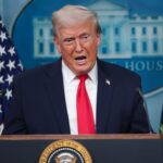 A un año de su segundo mandato, Trump presume mano dura en migración, seguridad y comercio, con deportaciones masivas, presión internacional y tensiones con socios clave. FOTO: CNN.