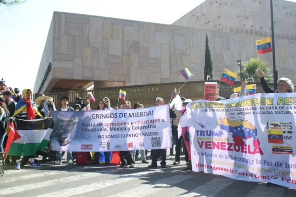 Un grupo de civiles y actores políticos llamó a una movilización internacional en defensa de la soberanía venezolana. FOTO: Cuartoscuro.