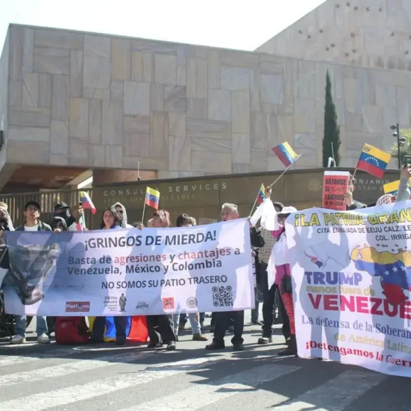 Un grupo de civiles y actores políticos llamó a una movilización internacional en defensa de la soberanía venezolana. FOTO: Cuartoscuro.