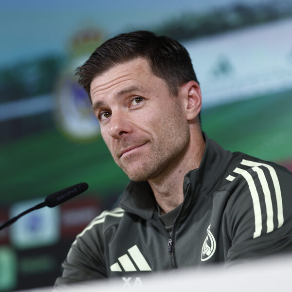 Xabi Alonso dejó de ser técnico del Real Madrid tras perder la Supercopa ante el Barcelona; el club anunció su salida de mutuo acuerdo. FOTO: EFE/ Rodrigo Jiménez.