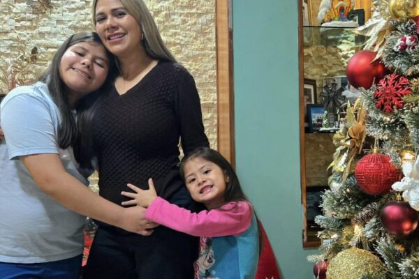 Yesenia Méndez compartió una foto con su familia tras su liberación; acusa desinformación y linchamiento político. FOTO: Redes sociales.