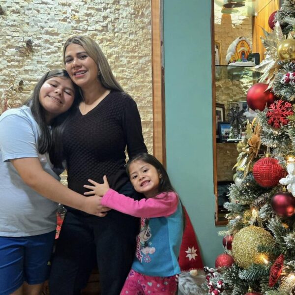 Yesenia Méndez compartió una foto con su familia tras su liberación; acusa desinformación y linchamiento político. FOTO: Redes sociales.
